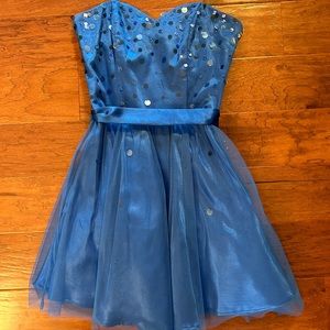 Strapless blue prom dress with tulle skirt overlay. Like new. Sz 9/10